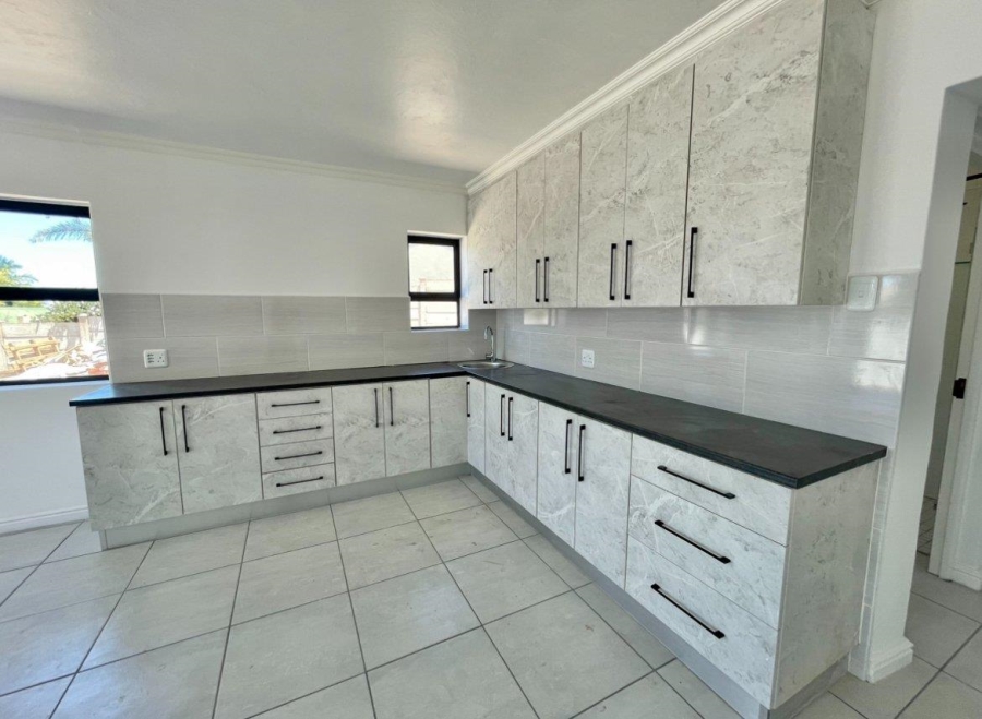 5 Bedroom Property for Sale in Wavecrest Eastern Cape